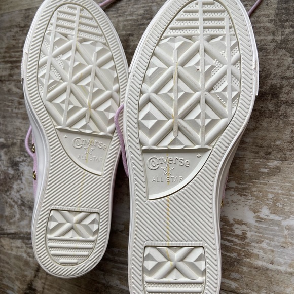 Clean {Converse}! - Picture 2 of 8